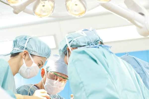 What is the best surgical procedure for intestinal obstruction in children?