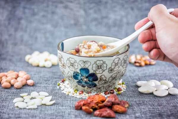 What kind of porridge is good to eat after intestinal polyp removal?
