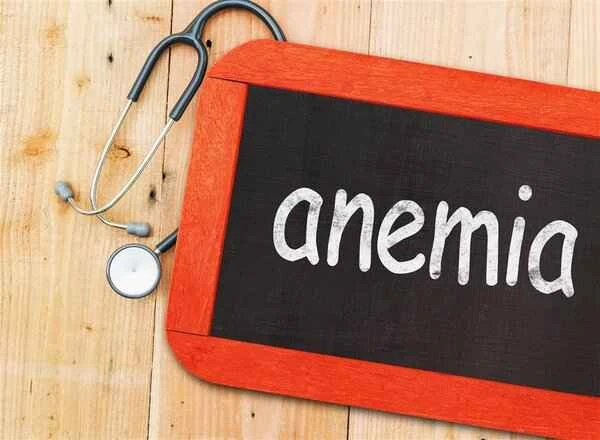 Can intestinal polyps in children cause anemia? Why?