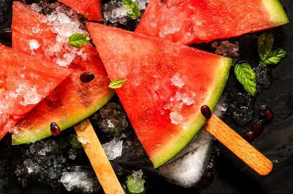 Can someone with intestinal obstruction eat watermelon?